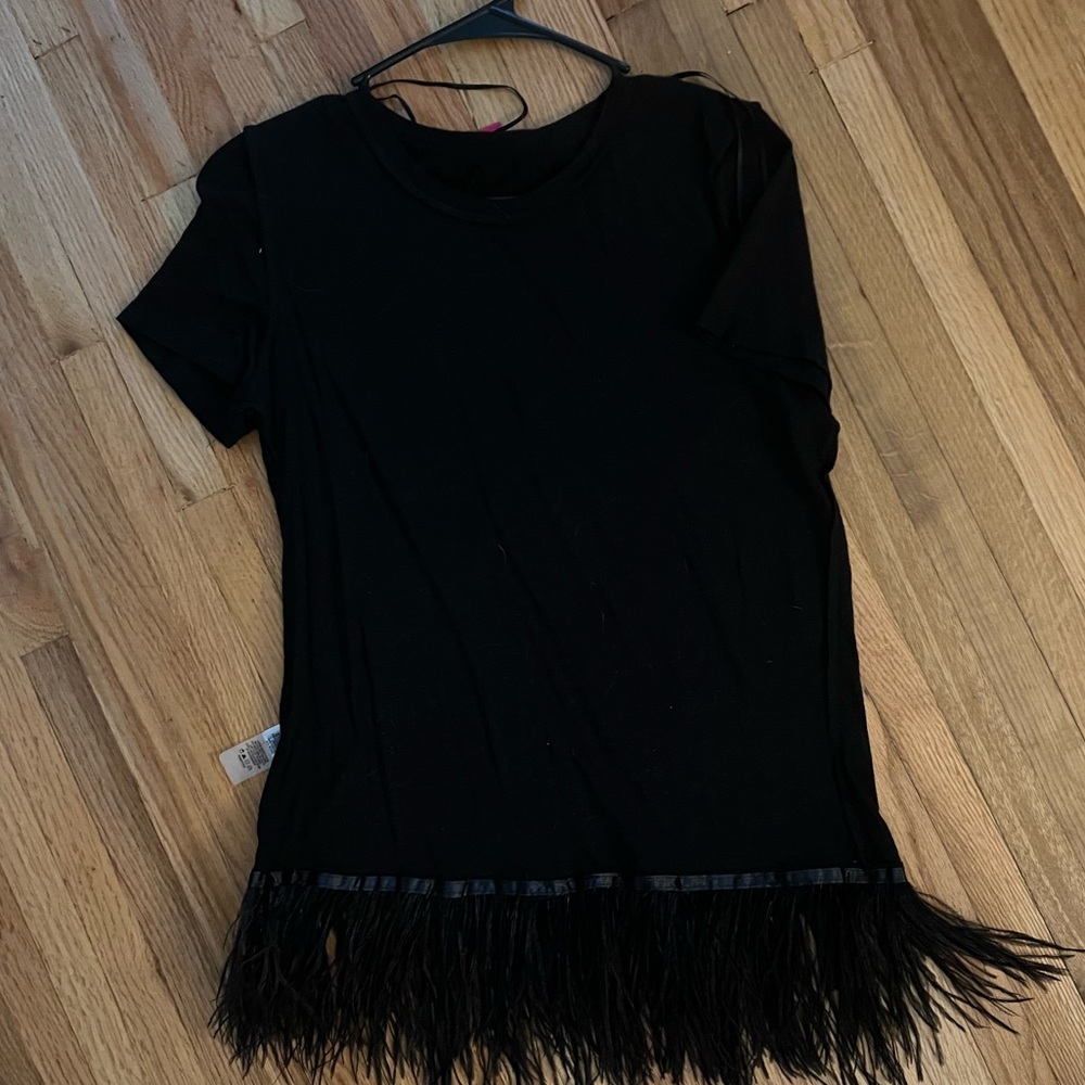 Vince camuto feather black shirt size small